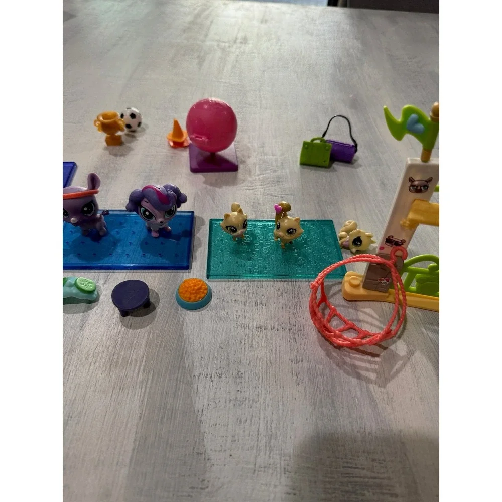 LPS Hasbro Littlest Pet Shop‎ Pet Retreat Play set Pets  and Accessories LOT
